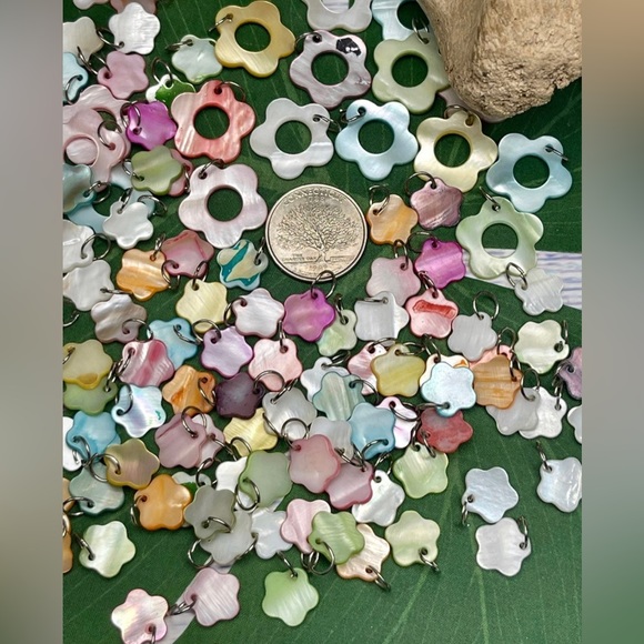 NEW! Mother of Pearl Shell Flowers Charms Toggle Bracelet & more DIY BUNDLE LOT - Picture 5 of 15